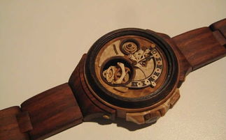 2005年,达内师开始手工制造雕刻木制手表